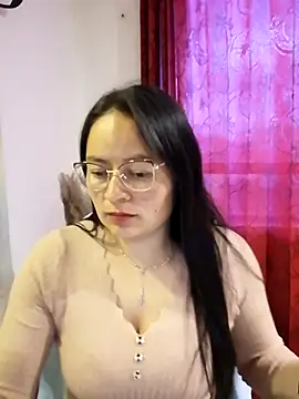 Snapshot of Daliz_Leon chatting on October 2025 10:20:02 PM Daliz Leon online show from October 2025 10:20:02 PM