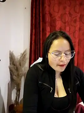 Snapshot of Daliz_Leon chatting on October 2025 01:55:02 AM Daliz Leon online show from October 2025 01:55:02 AM
