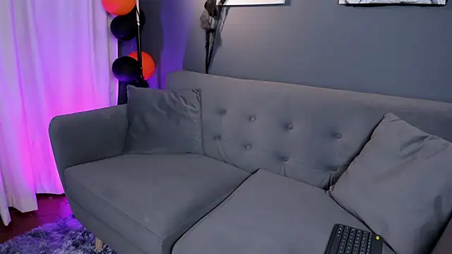 flower smith  online show from October 2025 11:55:02 AM