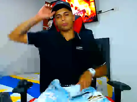 Snapshot of cristian_tayron1 chatting on June 2026 07:32:02 AM cristian tayron1 online show from June 2026 07:32:02 AM