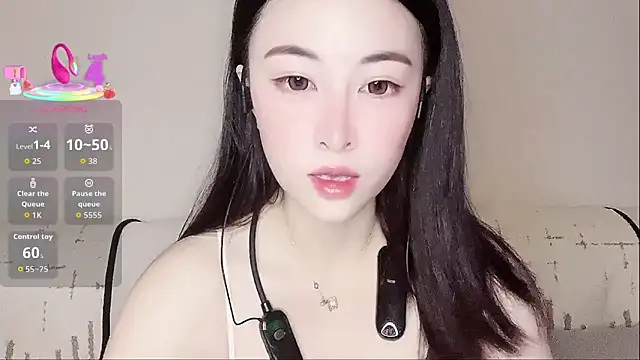 Snapshot of LuLu-Moon chatting on September 2025 06:24:02 AM LuLu-Moon online show from September 2025 06:24:02 AM