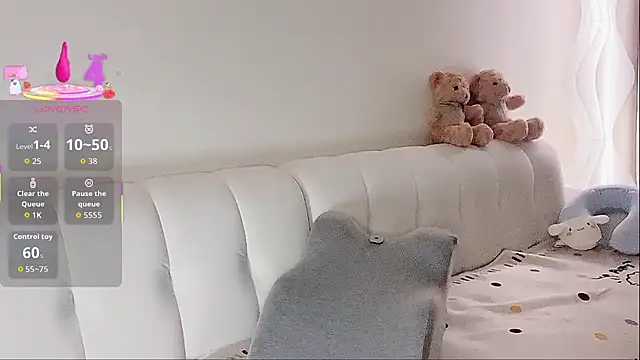 Snapshot of LuLu-Moon chatting on September 2025 04:23:02 PM LuLu-Moon online show from September 2025 04:23:02 PM