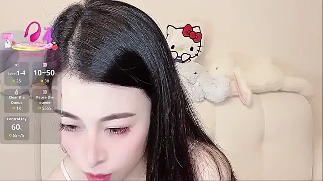 Snapshot of LuLu-Moon chatting on November 2025 12:05:02 PM LuLu-Moon online show from November 2025 12:05:02 PM