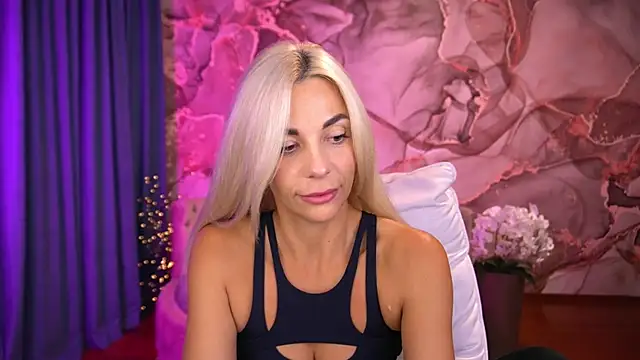 BellaRayyy online show from September 2025 07:51:02 PM