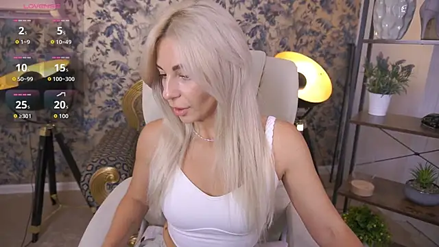 Snapshot of BellaRayyy chatting on June 2026 01:10:01 PM BellaRayyy online show from June 2026 01:10:01 PM
