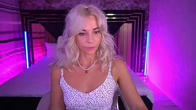 Snapshot of BellaRayyy chatting on July 2026 01:24:01 PM BellaRayyy online show from July 2026 01:24:01 PM