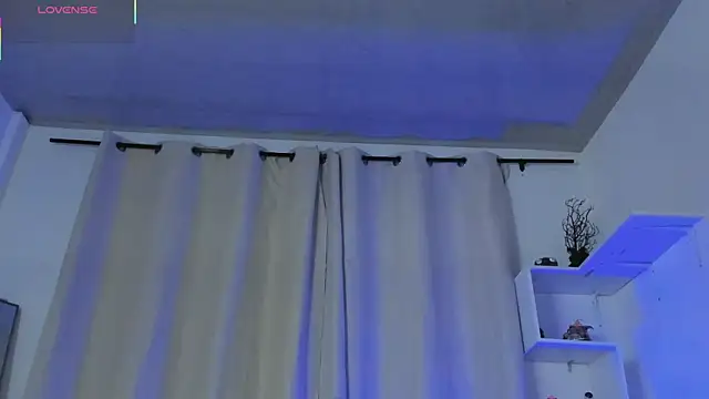 Selenafox 0 online show from November 2025 02:01:02 AM