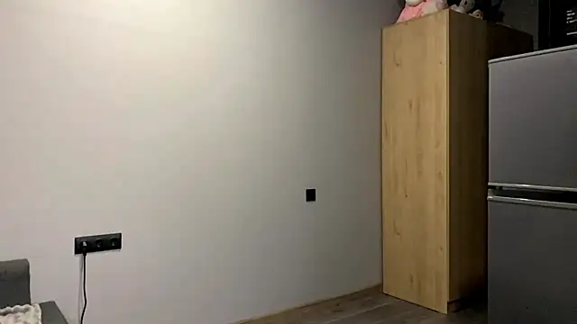 AiMinix online show from October 2025 04:13:02 PM