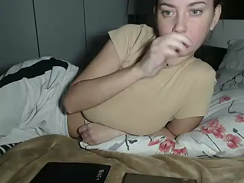 Snapshot of petite_danielle chatting on October 2025 12:52:02 AM petite danielle online show from October 2025 12:52:02 AM