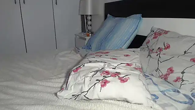 Snapshot of petite_danielle chatting on October 2025 04:59:01 AM petite danielle online show from October 2025 04:59:01 AM