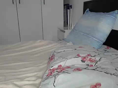 Snapshot of petite_danielle chatting on February 2026 10:19:01 AM petite danielle online show from February 2026 10:19:01 AM