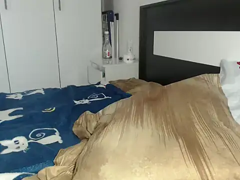 Snapshot of petite_danielle chatting on March 2026 08:20:02 AM petite danielle online show from March 2026 08:20:02 AM