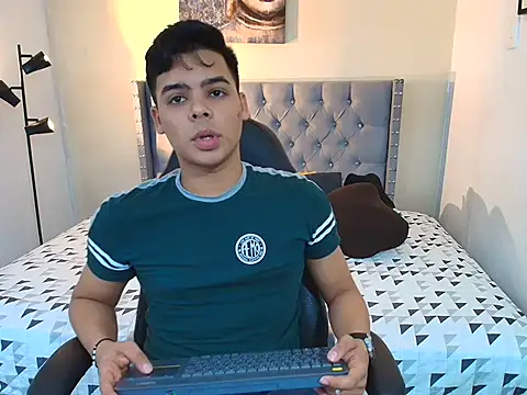 Snapshot of stewart_mateo_ chatting on September 2025 02:02:01 AM stewart mateo  online show from September 2025 02:02:01 AM