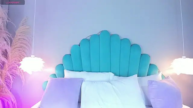 AlassiaHocthner online show from November 2025 11:43:01 AM