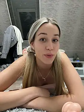 Snapshot of miaistlive chatting on October 2025 08:29:01 PM miaistlive online show from October 2025 08:29:01 PM