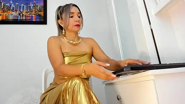 Snapshot of Ms_lunaRose chatting on June 2026 05:26:01 PM Ms lunaRose online show from June 2026 05:26:01 PM