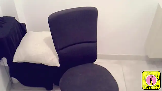 Snapshot of Morgane818181 chatting on October 2025 08:21:02 PM Morgane818181 online show from October 2025 08:21:02 PM