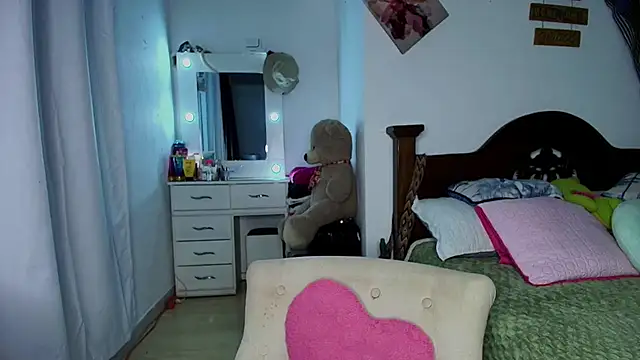 mia yireth online show from October 2025 12:24:01 AM