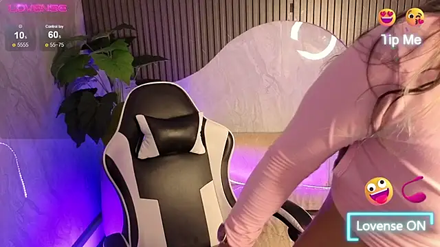 Snapshot of SamyKiuler_TP chatting on November 2025 08:35:02 PM SamyKiuler TP online show from November 2025 08:35:02 PM