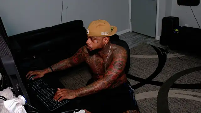 Snapshot of SLANGONDEMHOES chatting on May 2026 07:43:02 PM SLANGONDEMHOES online show from May 2026 07:43:02 PM