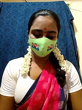 mini-queen online show from November 2025 01:22:01 PM