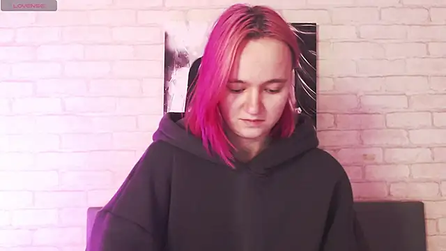 Ericha Stone online show from September 2025 01:32:02 AM