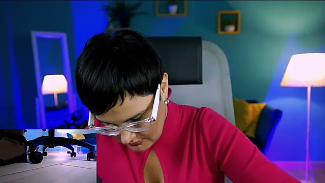 LauraDavidsons online show from December 2025 07:29:02 PM