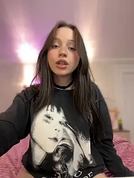 YourLittleDevil online show from September 2025 01:36:01 PM