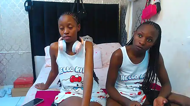 SexyPetitex25 online show from October 2025 07:58:02 PM