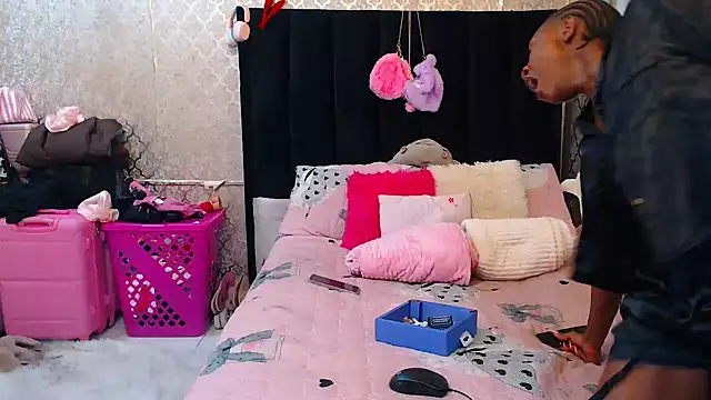 SexyPetitex25 online show from November 2025 07:47:01 PM