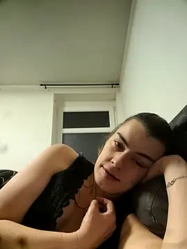 Carolinemiam online show from November 2025 12:02:01 AM