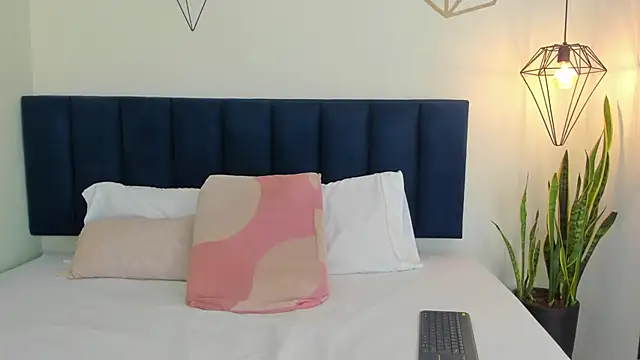 sophieturner mg online show from December 2025 07:08:02 PM