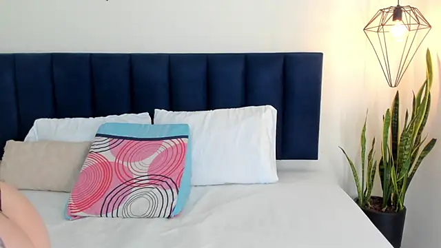 sophieturner mg online show from December 2025 07:10:02 PM