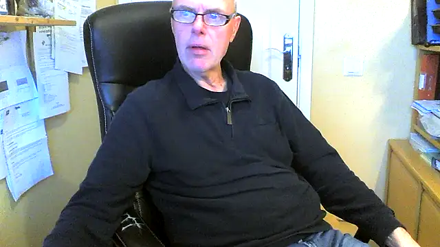 Snapshot of Klipparn chatting on November 2025 01:55:02 PM Klipparn online show from November 2025 01:55:02 PM