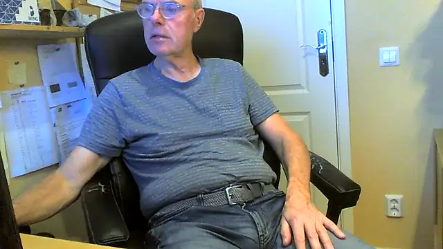 Snapshot of Klipparn chatting on November 2025 08:48:02 AM Klipparn online show from November 2025 08:48:02 AM