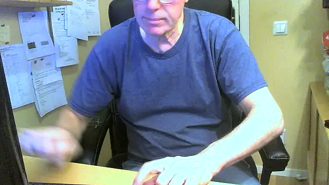 Snapshot of Klipparn chatting on December 2025 04:12:02 PM Klipparn online show from December 2025 04:12:02 PM