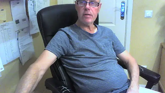 Snapshot of Klipparn chatting on January 2026 08:45:02 PM Klipparn online show from January 2026 08:45:02 PM