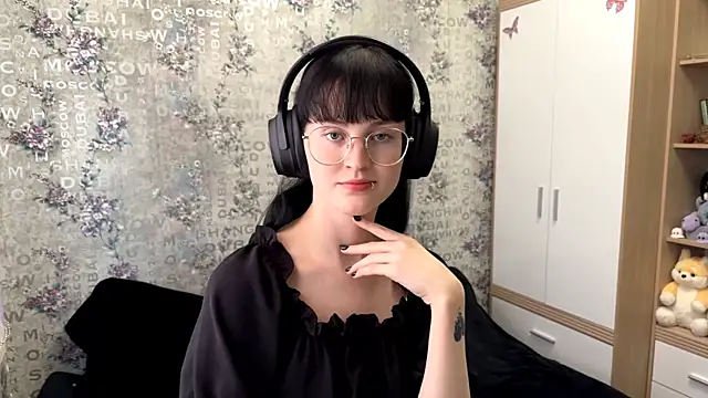 Snapshot of FakeLamb chatting on September 2025 12:05:02 PM FakeLamb online show from September 2025 12:05:02 PM