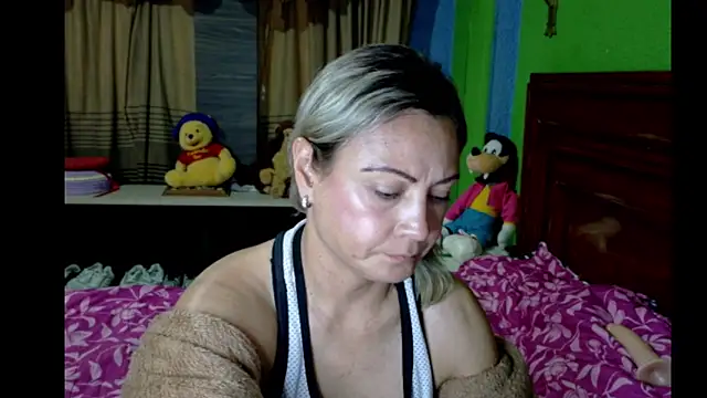 Snapshot of _Charlize_theron_ chatting on April 2026 01:42:02 AM Charlize theron online show from April 2026 01:42:02 AM