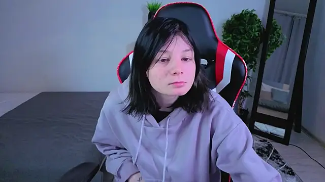 EllinEverly online show from April 2026 09:15:02 PM