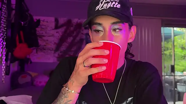 xoFrankie online show from October 2025 01:03:01 AM