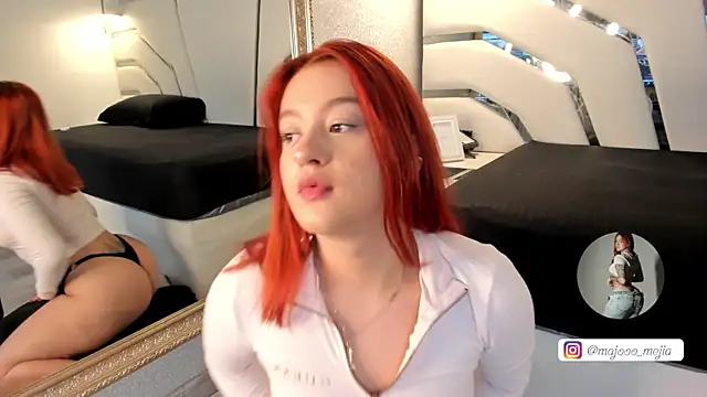 Snapshot of Julieth_Rojas chatting on October 2025 04:09:02 AM Julieth Rojas online show from October 2025 04:09:02 AM