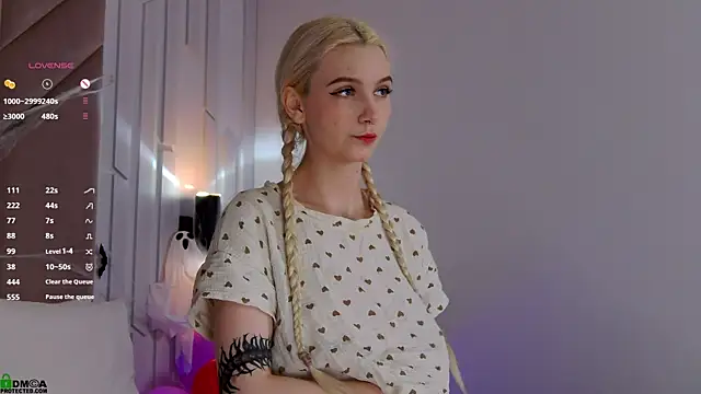 SaraHearts online show from October 2025 01:41:02 AM