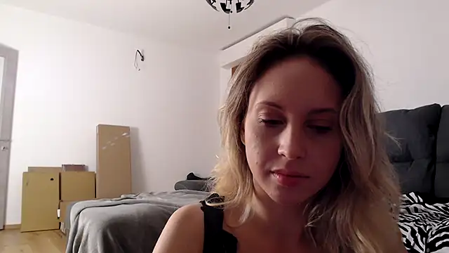 Snapshot of L_Sofia chatting on October 2025 08:24:02 AM L Sofia online show from October 2025 08:24:02 AM