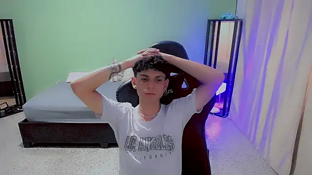 dilan hott  online show from September 2025 09:15:02 PM