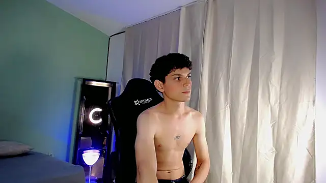 dilan hott  online show from October 2025 08:19:01 PM