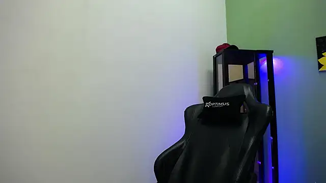 dilan hott  online show from December 2025 02:55:01 PM