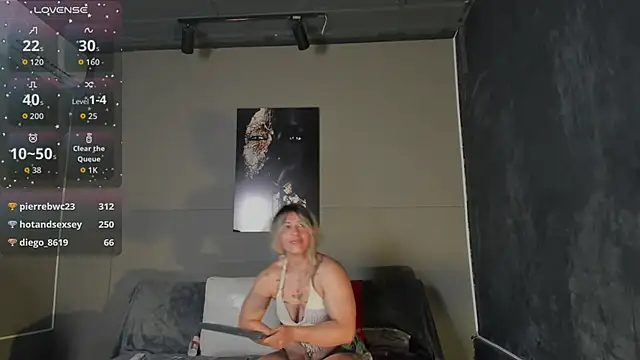 Snapshot of AliceFit_212 chatting on April 2026 05:30:01 PM AliceFit 212 online show from April 2026 05:30:01 PM