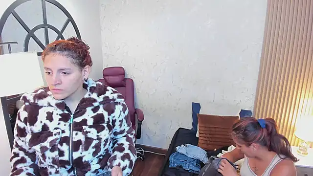 aliceandsia online show from February 2026 07:21:01 PM