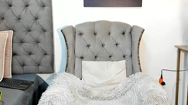 nahiroby ebony online show from September 2025 06:44:01 PM